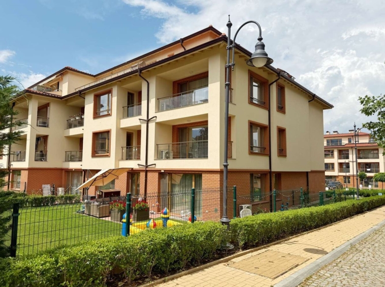Двустаен апартамент за продажба в к-с Oasis Residence - 0
