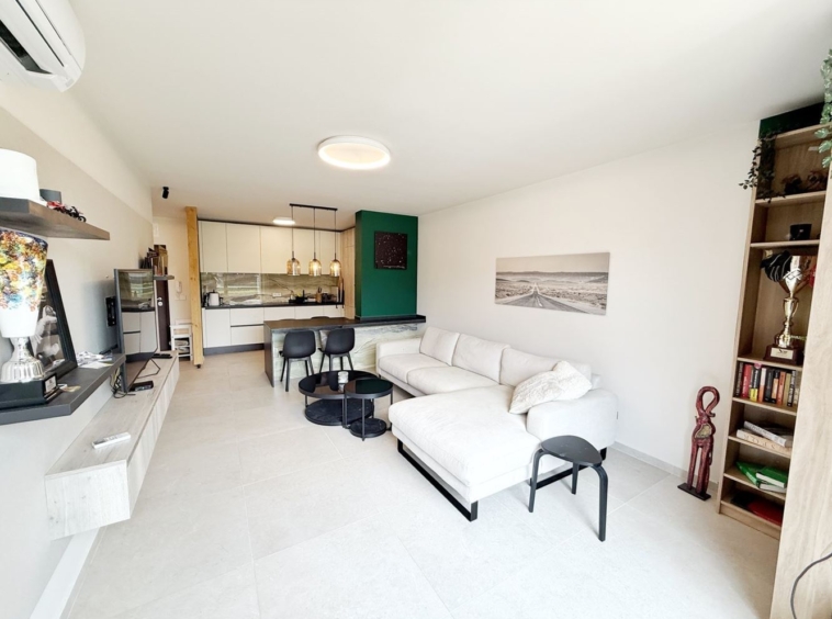 Двустаен апартамент за продажба в к-с Oasis Residence - 0