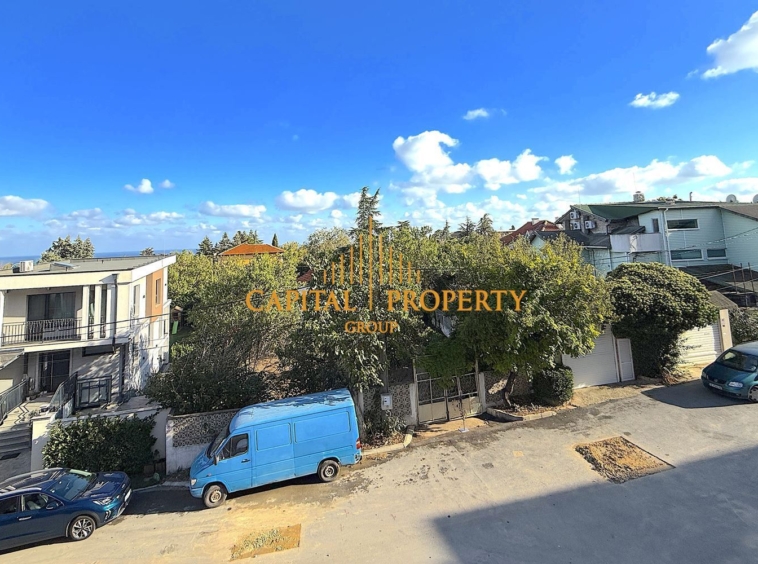 Тристаен тухлен обзаведен с опция за закупуване на паркомясто - 0