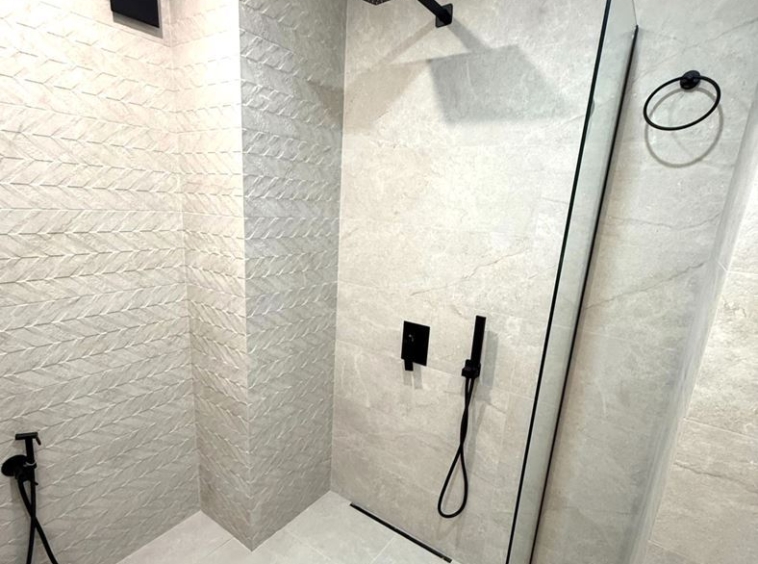 Обзаведен нов тристаен апартамент - 0