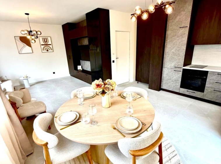 Обзаведен нов тристаен апартамент - 0