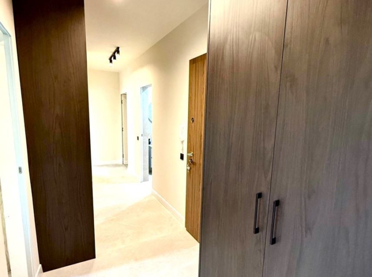 Обзаведен нов тристаен апартамент - 0