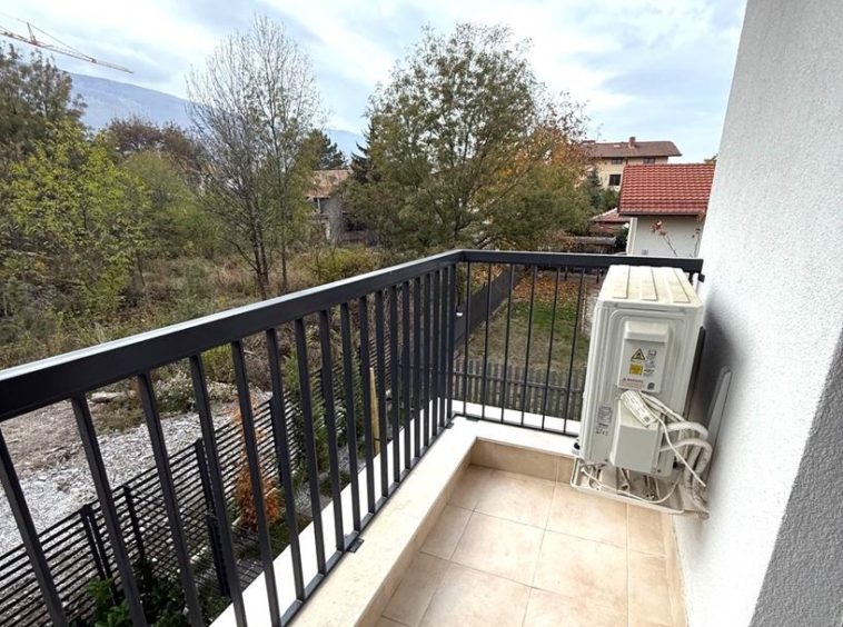 Обзаведен нов тристаен апартамент - 0