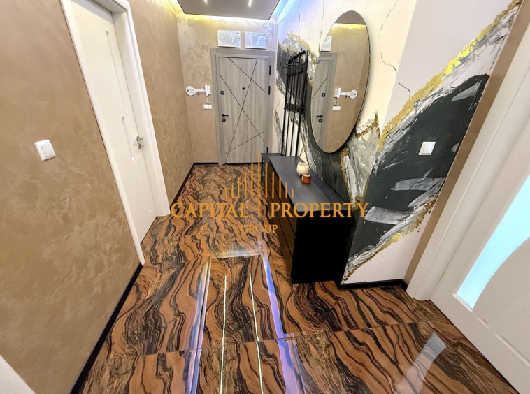 Тристаен тухлен обзаведен с опция за закупуване на паркомясто - 0