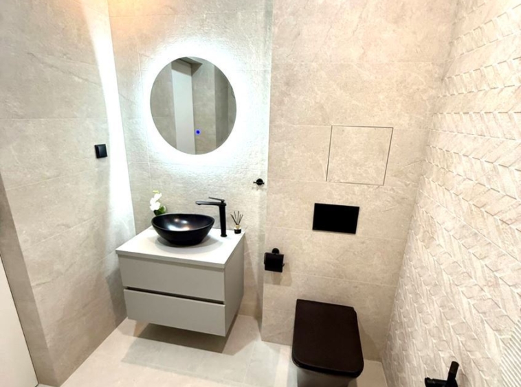 Обзаведен нов тристаен апартамент - 0