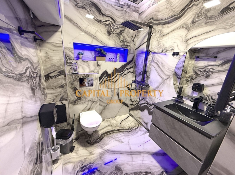 Тристаен тухлен обзаведен с опция за закупуване на паркомясто - 0