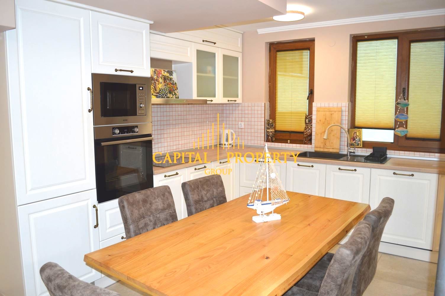 САМОСТОЯТЕЛНА КЪЩА на метри от плажа и морската градина с ПМ, Идеален Център, Варна - 0