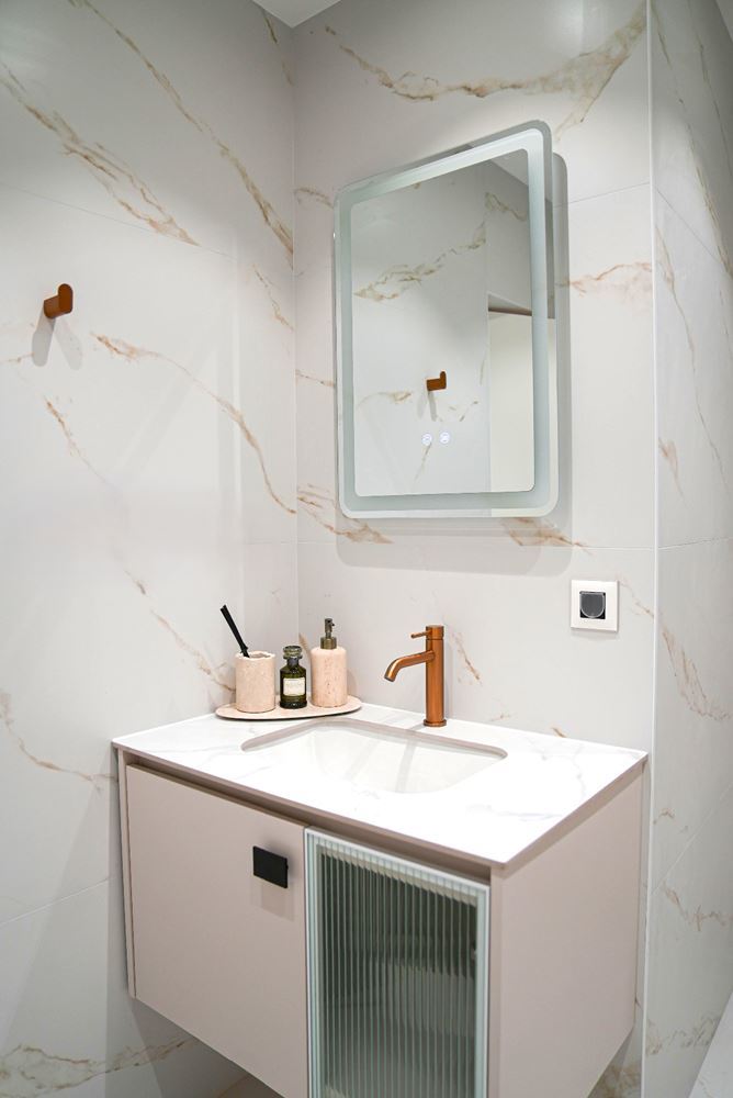 Обзаведен тристаен апартамент в нова сграда-0 Обзаведен тристаен апартамент в нова сграда - 0