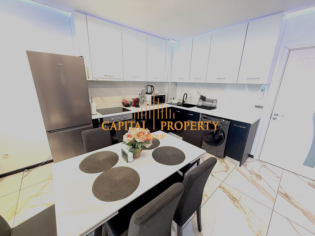 Тристаен тухлен обзаведен с опция за закупуване на паркомясто - 0