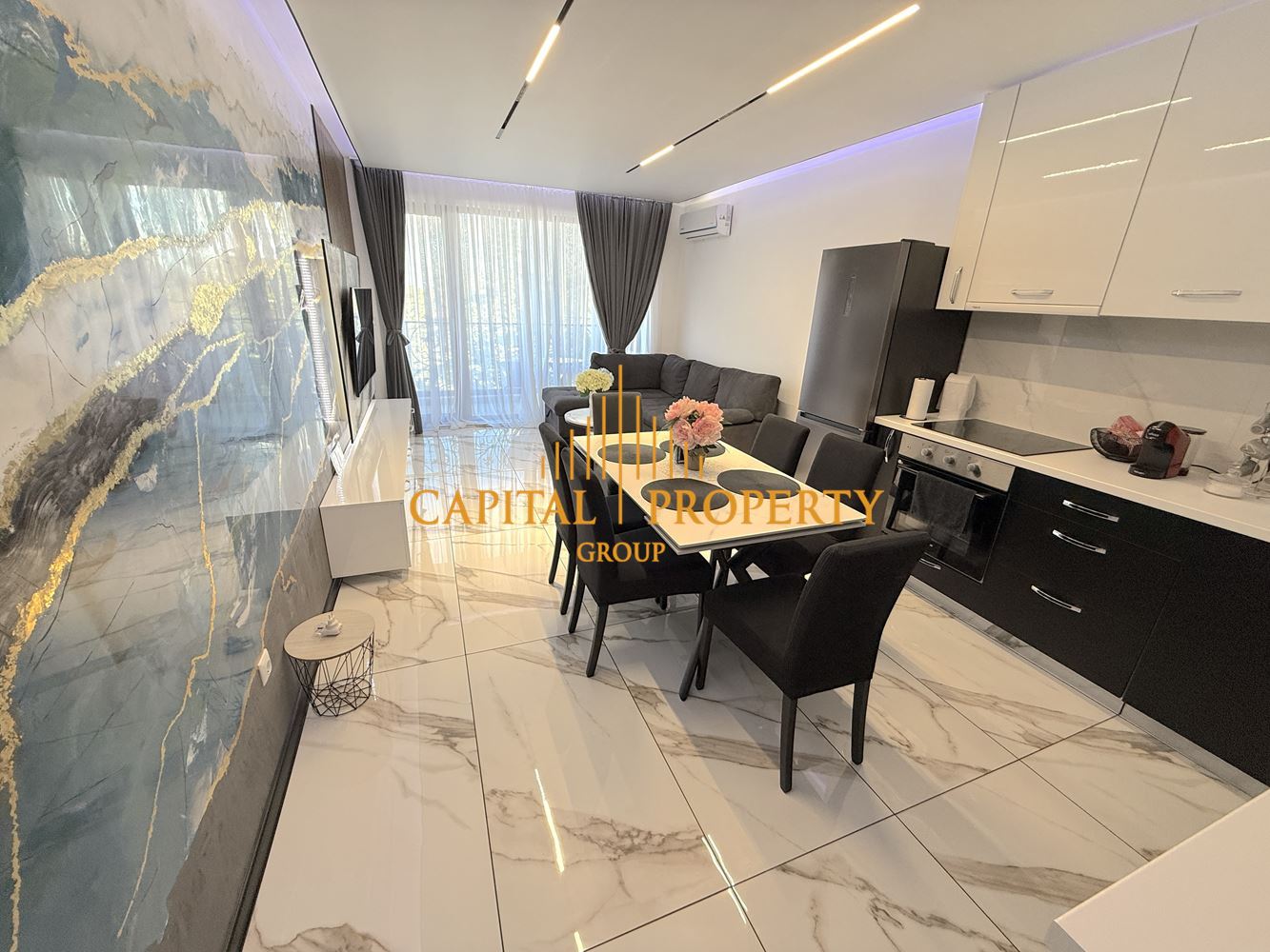 Тристаен тухлен обзаведен с опция за закупуване на паркомясто - 0