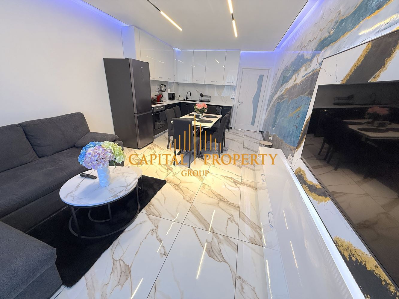 Тристаен тухлен обзаведен с опция за закупуване на паркомясто - 0