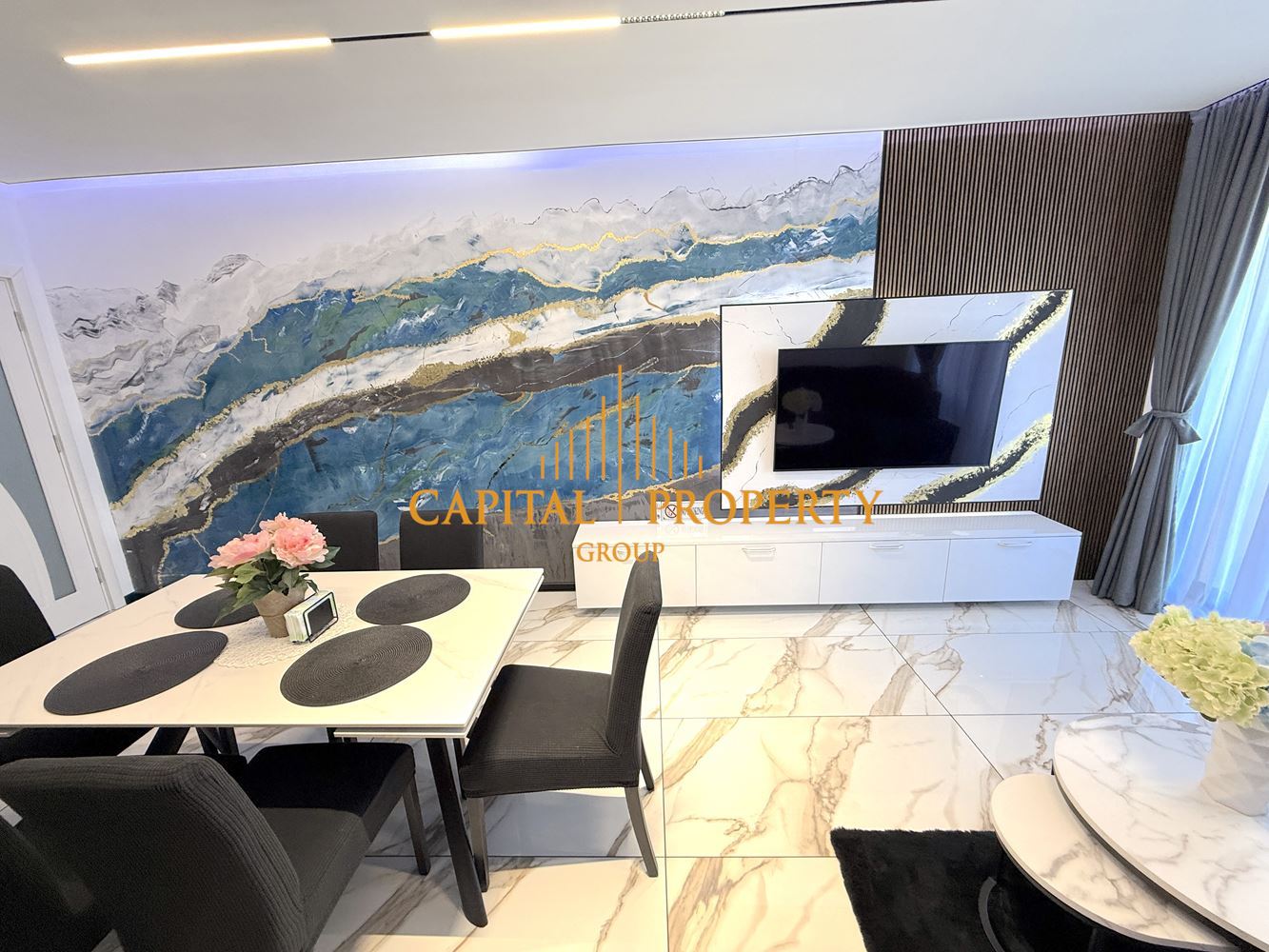 Тристаен тухлен обзаведен с опция за закупуване на паркомясто - 0