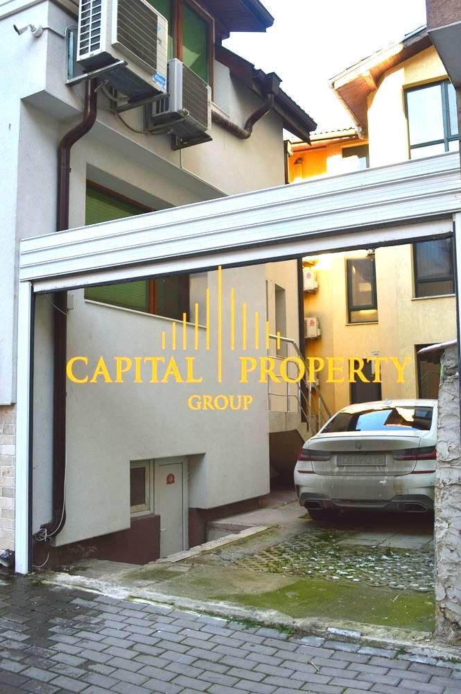 САМОСТОЯТЕЛНА КЪЩА на метри от плажа и морската градина с ПМ, Идеален Център, Варна - 0