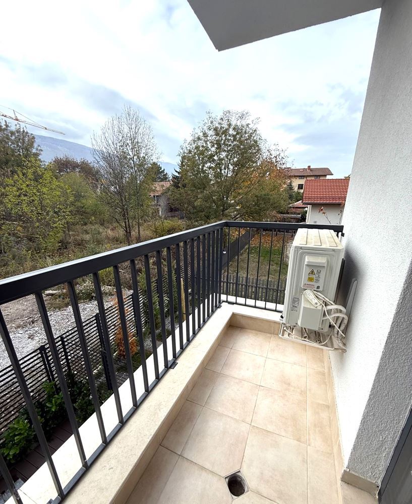 Обзаведен нов тристаен апартамент - 0