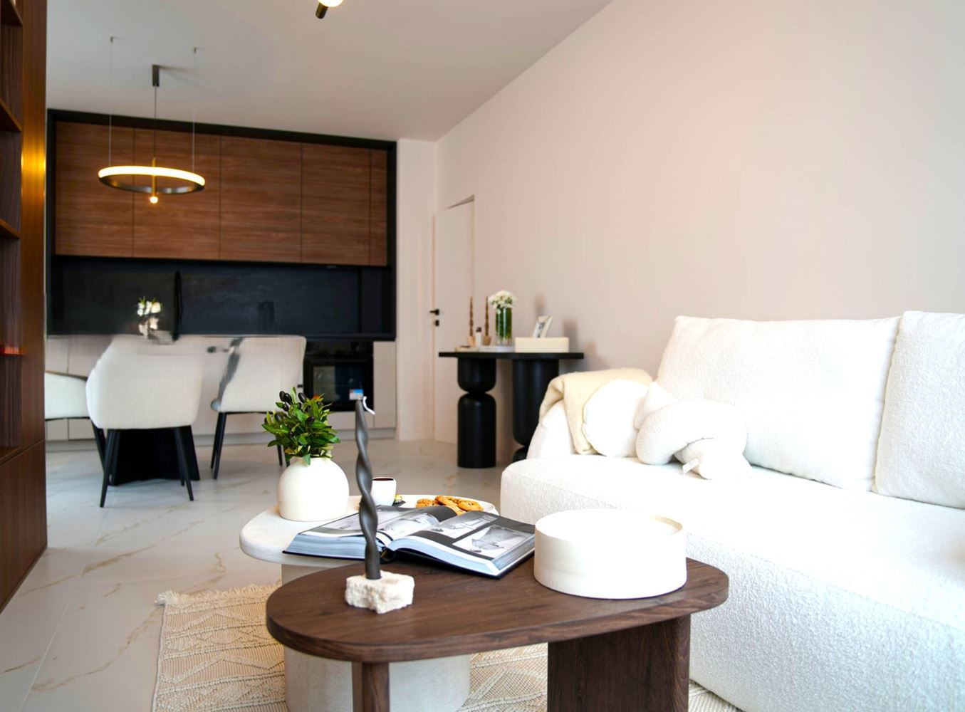 Обзаведен тристаен апартамент в нова сграда-0 Обзаведен тристаен апартамент в нова сграда - 0