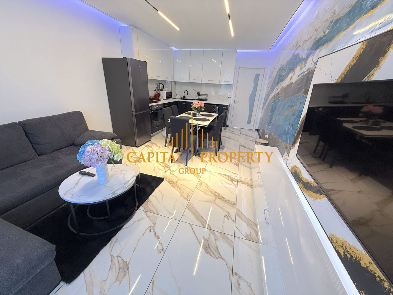 Тристаен тухлен обзаведен с опция за закупуване на паркомясто - 0