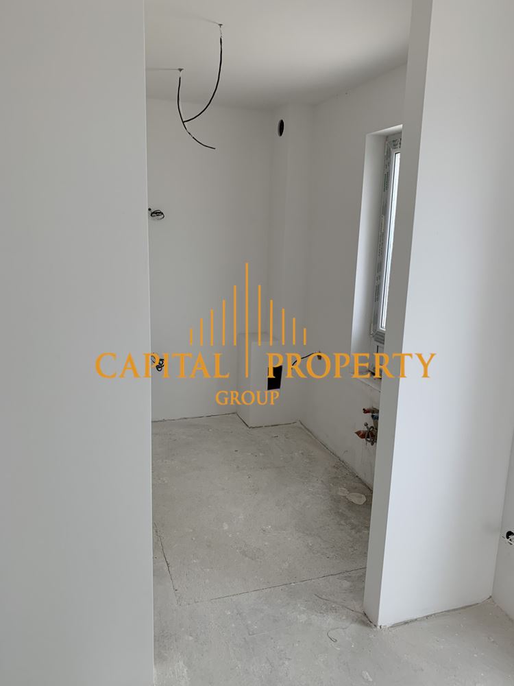 Многостаен апартамент завършен до ключ на две нива в кв. Галата - 0