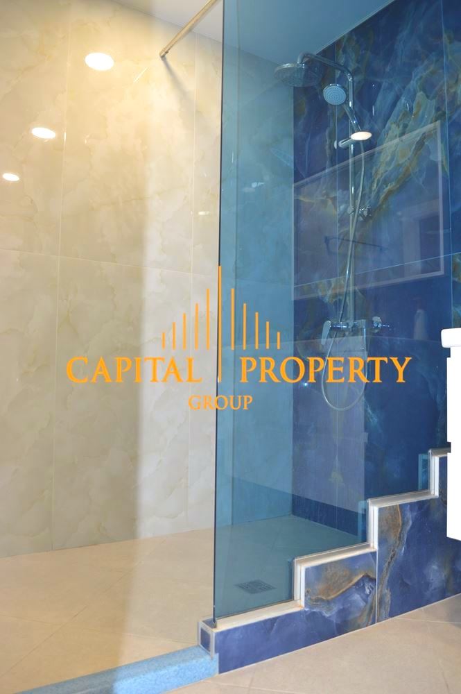 САМОСТОЯТЕЛНА КЪЩА на метри от плажа и морската градина с ПМ, Идеален Център, Варна - 0